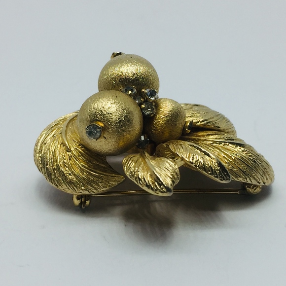 60s CORO Gold-Tone Leaves & Berries Brooch/Pin - Picture 5 of 8